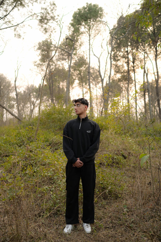 BLACK RELAXED QUATER ZIPPER